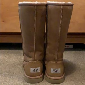 UGG Tall Chesnut